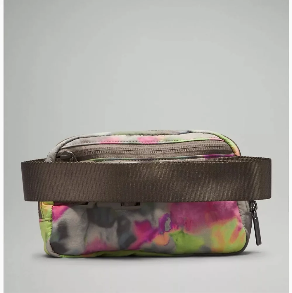 🆕️ LULULEMON EVERYWHERE BELT BAG - HYPER DYE MULTI/ROVER